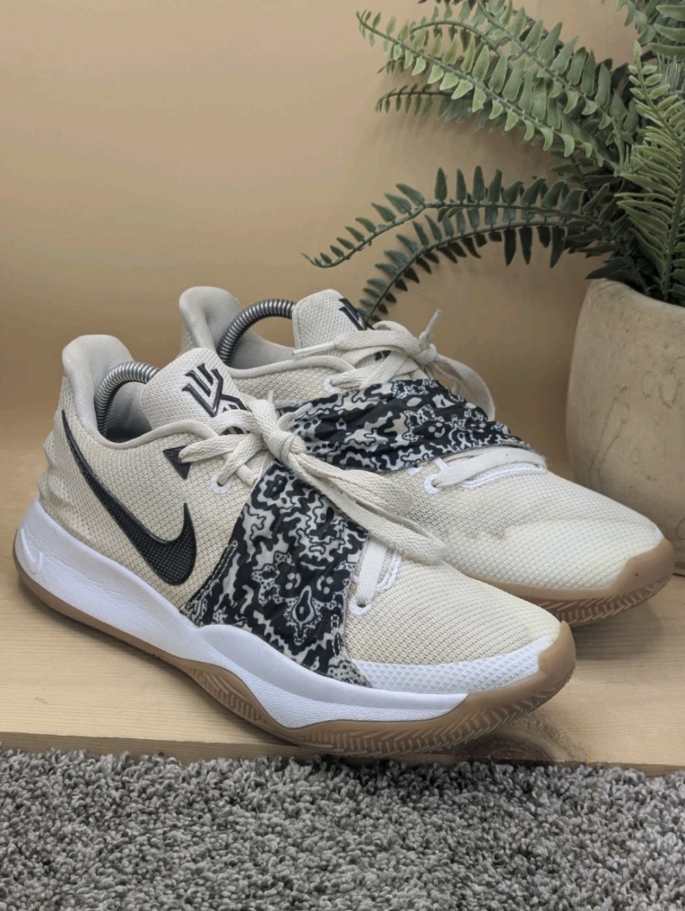 Nike Kyrie 4 Low Tan/Black Basketball Men's Size 8 Shoes Casual Comfort Clean